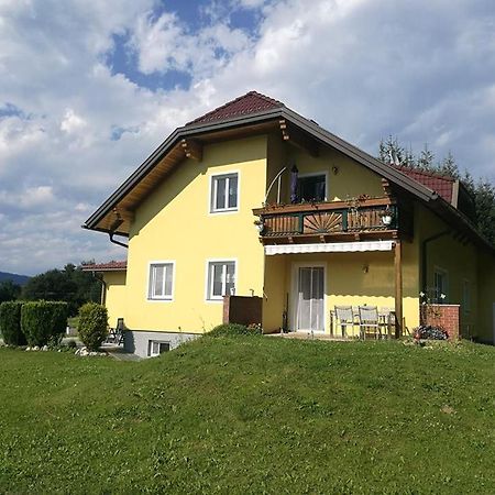 Ein Schoener Panorama Blick Augsdorf Esterno foto