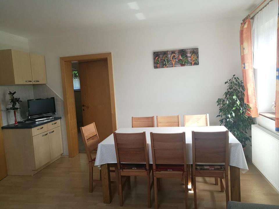 Ein Schoener Panorama Blick Augsdorf Esterno foto