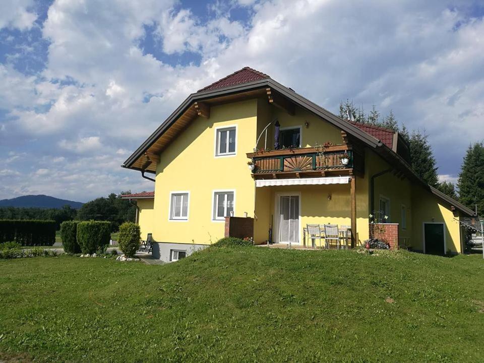 Ein Schoener Panorama Blick Augsdorf Esterno foto