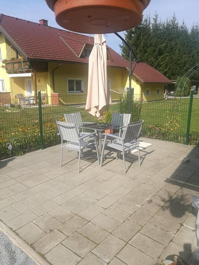 Ein Schoener Panorama Blick Augsdorf Esterno foto